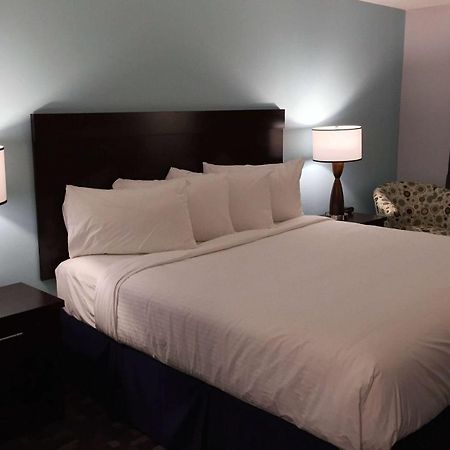 Travelodge By Wyndham Rosetown Bagian luar foto