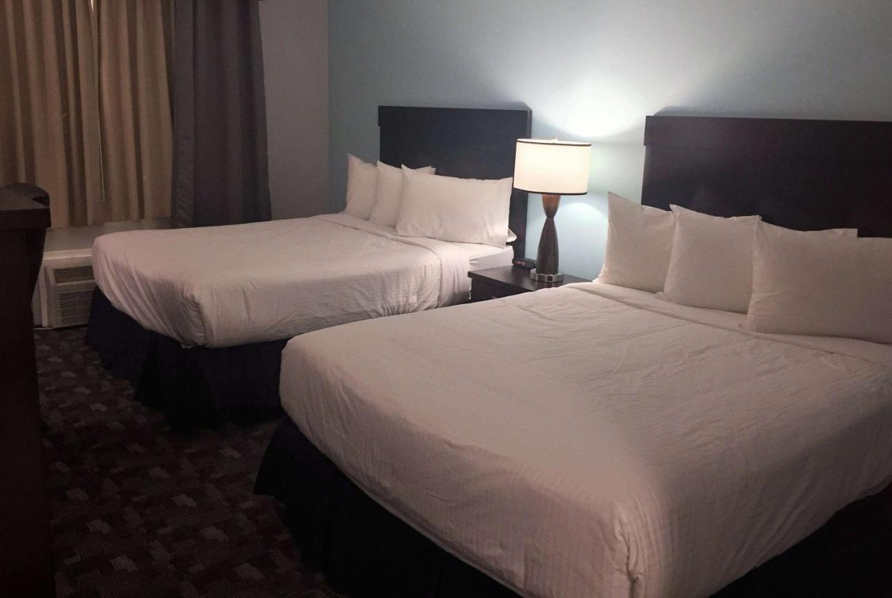 Travelodge By Wyndham Rosetown Bagian luar foto
