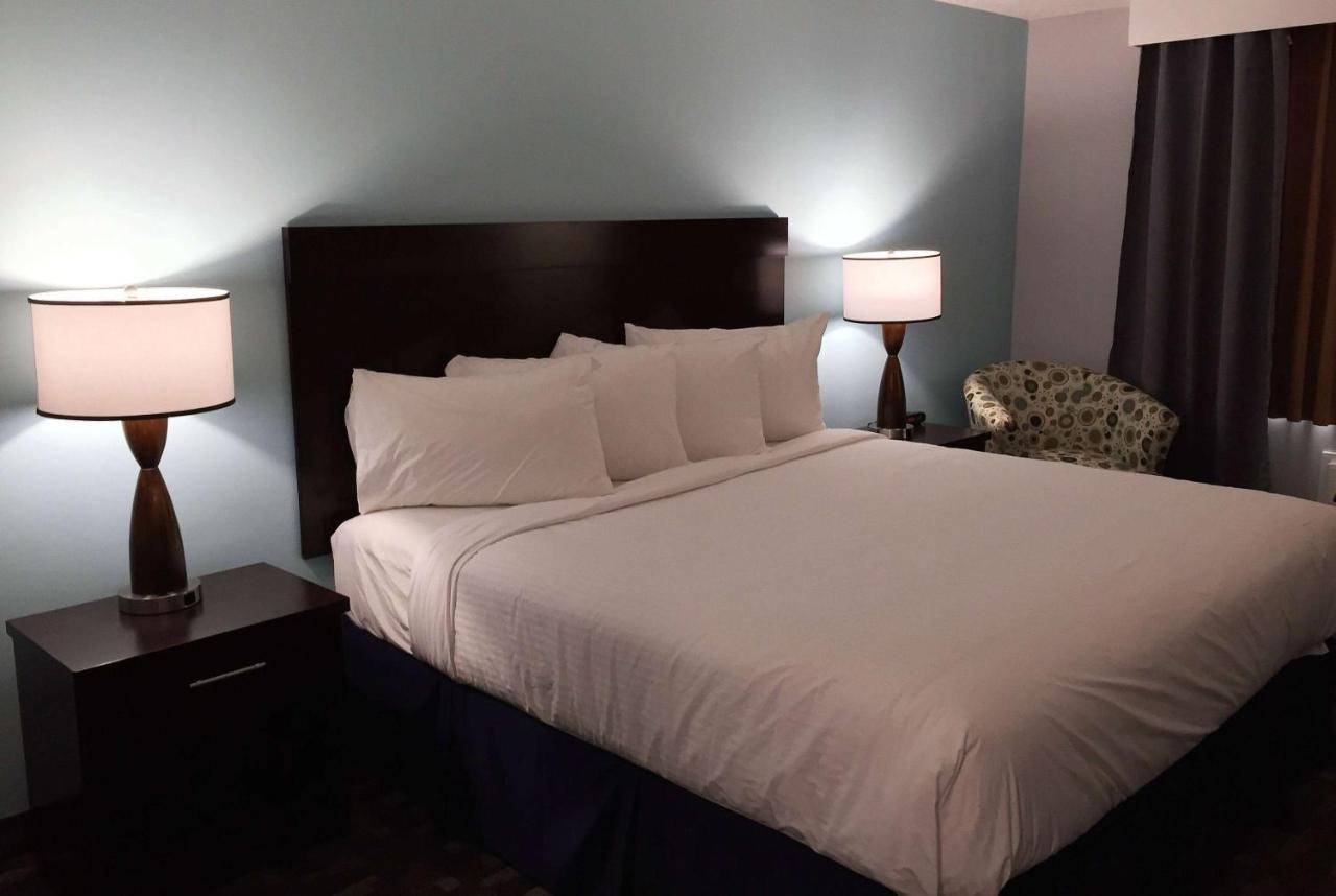 Travelodge By Wyndham Rosetown Bagian luar foto