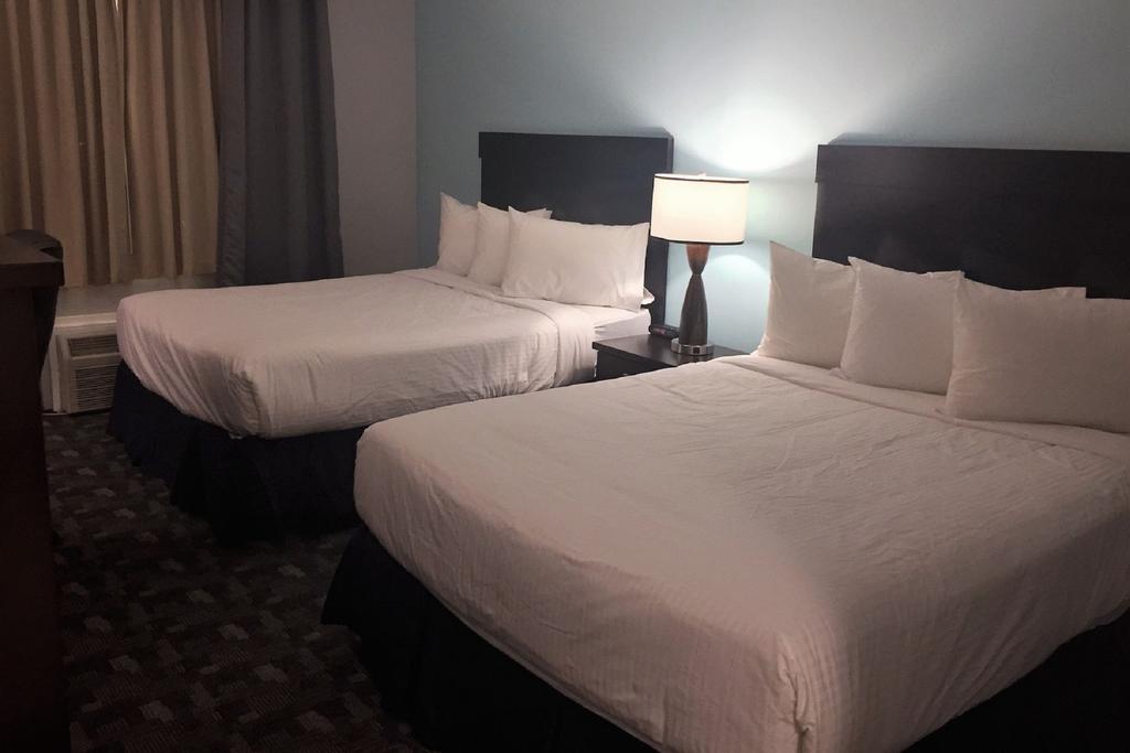 Travelodge By Wyndham Rosetown Bagian luar foto