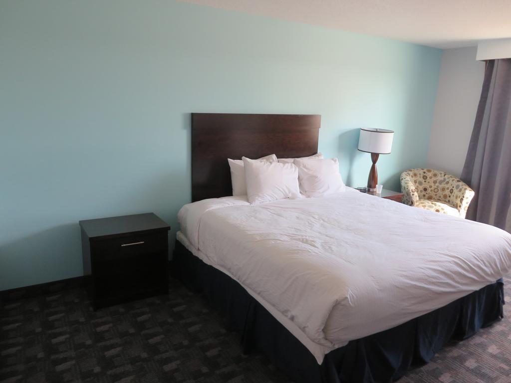Travelodge By Wyndham Rosetown Bagian luar foto