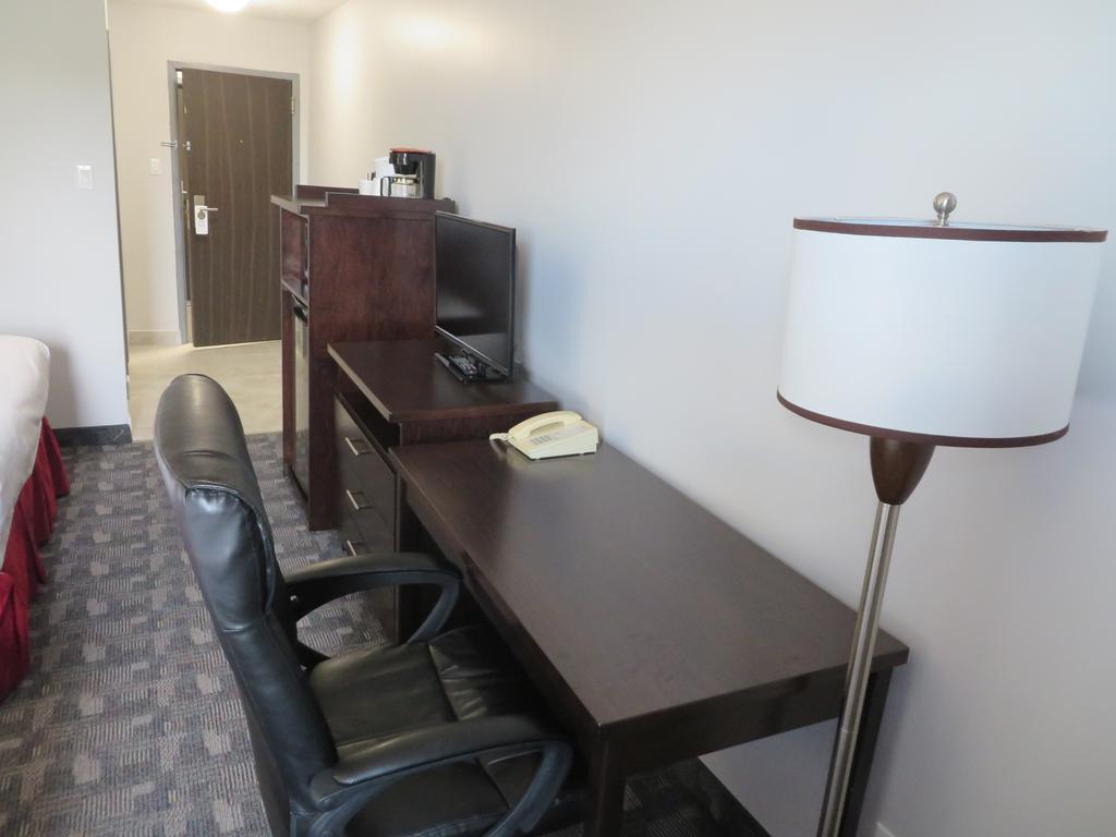 Travelodge By Wyndham Rosetown Bagian luar foto