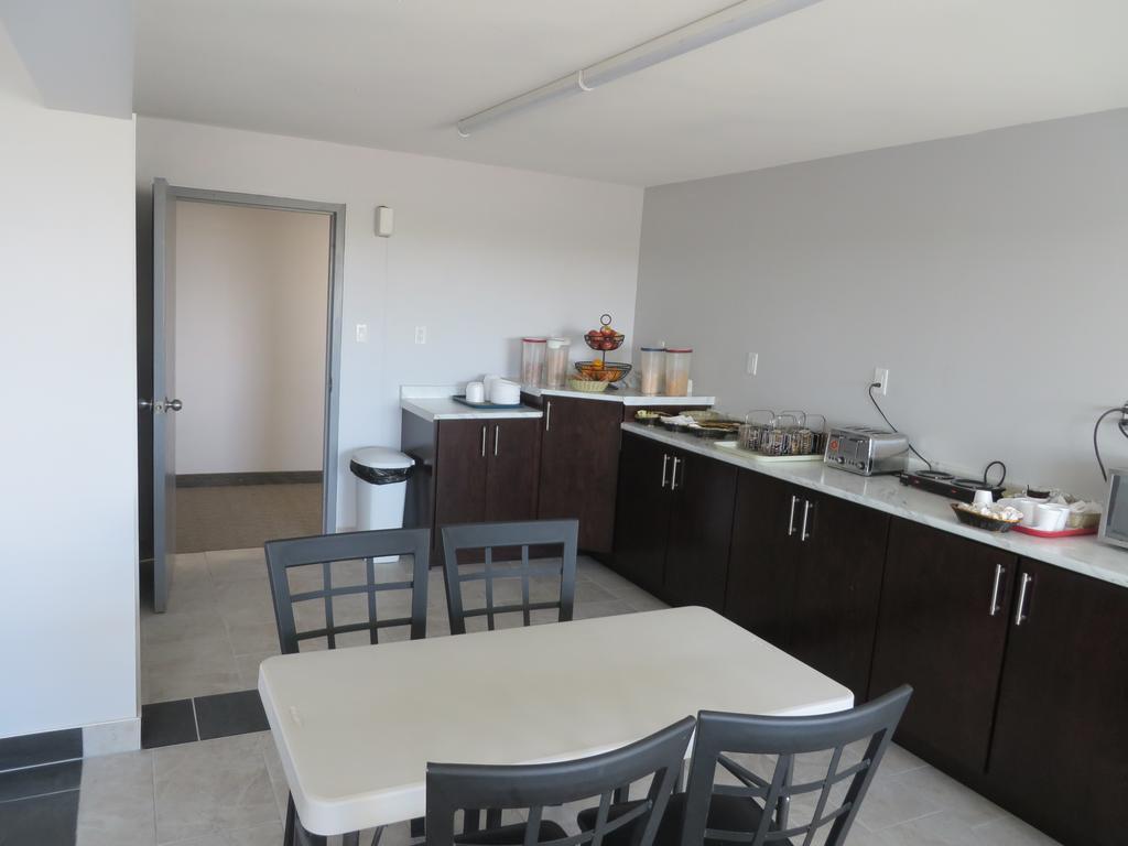 Travelodge By Wyndham Rosetown Bagian luar foto