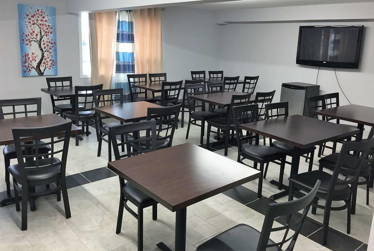 Travelodge By Wyndham Rosetown Bagian luar foto